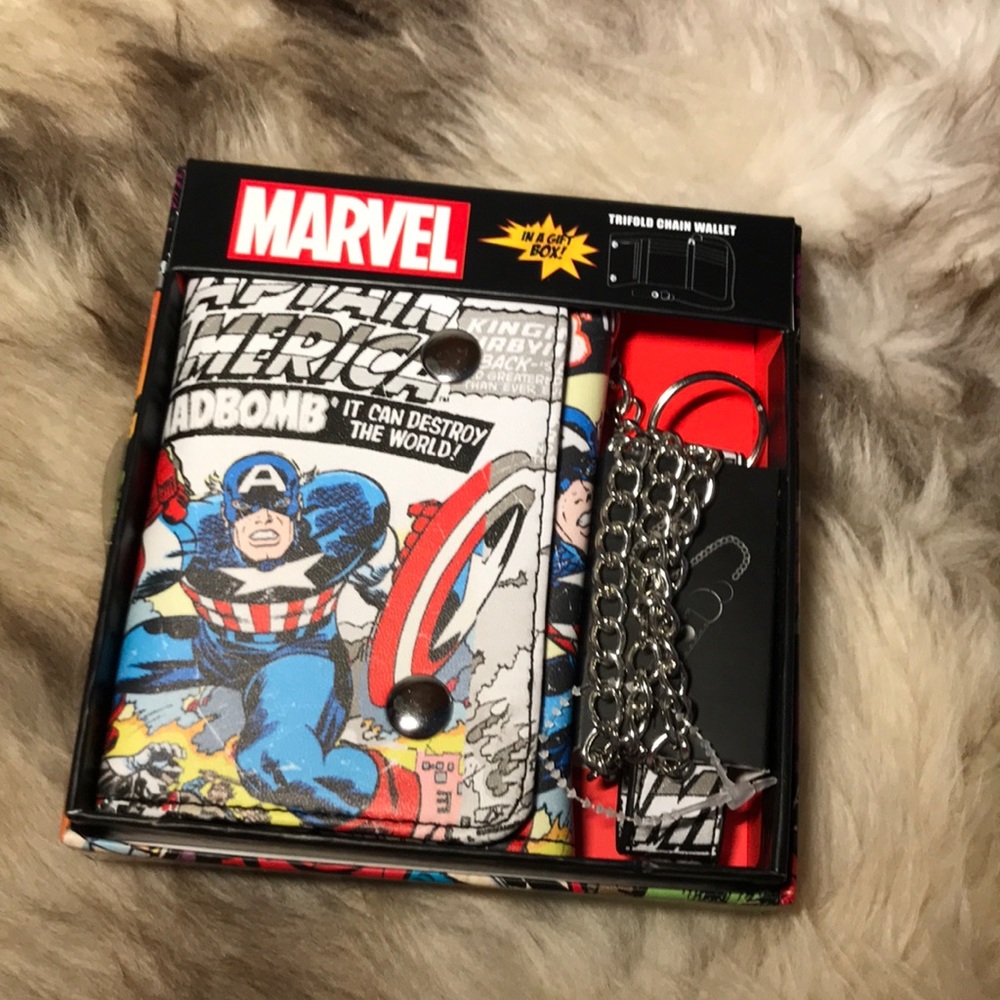 NWT Marvel Men’s Chain Wallet - Capt. America